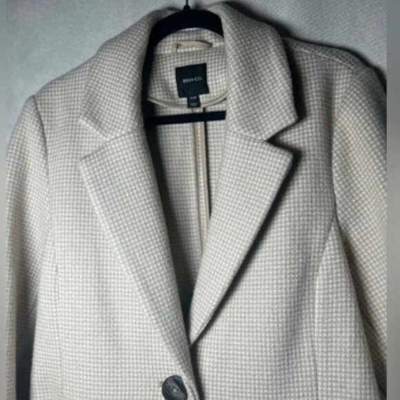 RW&Co Fitted Long Print Coat with Tailored Collar and Pockets - Size XL in Cream - Picture 3 of 9
